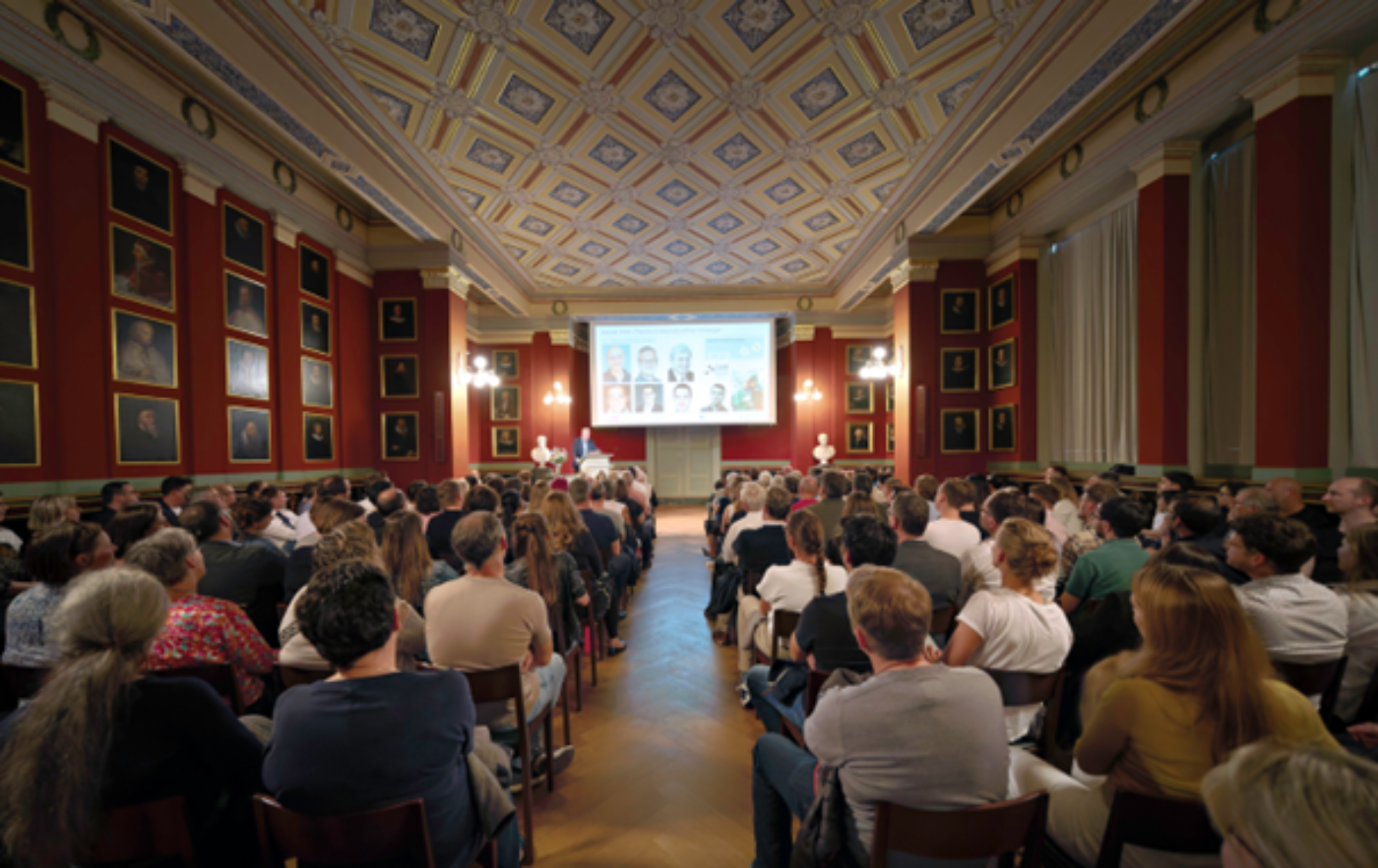 Der gefüllte Saal wärend der Vorlesung