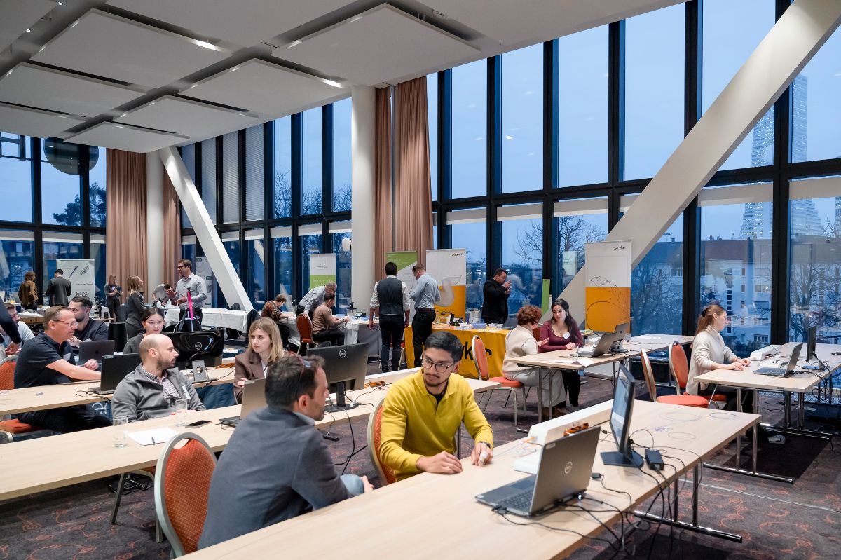 Intensive 1:1-Betreuung der Teilnehmenden am BLAST-Workshop