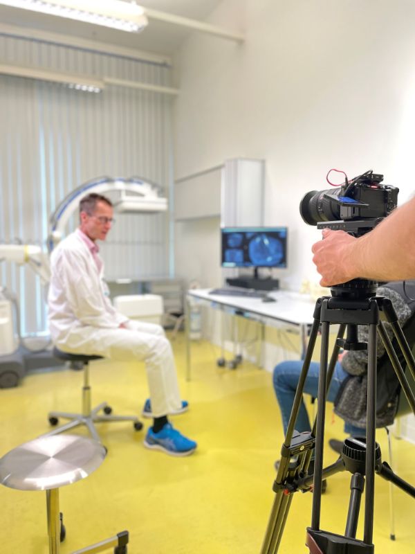 «Film ab» hiess es am 07.05.24 im OP Saal rund im das Team von Prof. Dr. Norbert Suhm.