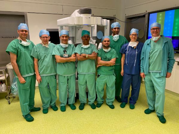 DaVinci-Roboter transplantiert erstmals in der Schweiz eine Niere