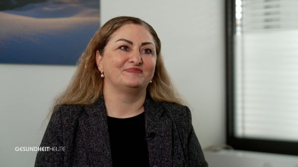 Herz-Kreislauf-Erkrankungen äussern sich bei Frauen oftmals anders als bei Männern –dadurch werden sie deutlich seltener und oft weniger intensiv behandelt. Deshalb wurde am USB die Frauenherzsprechstunde ins Leben gerufen, welche sich – wie im Fall von Hüriyet Metinoglu – der Prävention und Behandlung von Herzerkrankungen bei Frauen widmet. 
